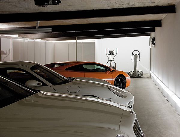 น่าจะทำเป็นผับ^บาร์มากกว่าบ้านนะExposed Brick House by AABE