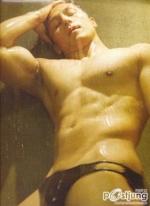 หนุ่มๆอาบน้ำ
