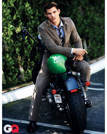 Taylor Lautner ขึ้นปกนิตยสาร GQ Magazine!