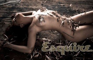 Rihanna แรงซ์เปลือยกายลงนิตยสาร Esquire!