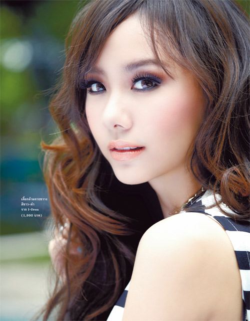 เต้ย-จรินทร์พร @ Lisa weekly 12-10-11