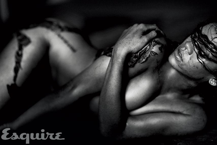 Rihanna : The 2011 Sexiest woman alive on Esquire Nov.2011