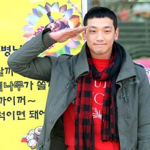 เรน เข้ากรมแล้ว แฟนคลับนับพันร่วมส่ง