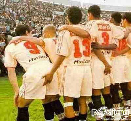 แอบจับก้นกัน