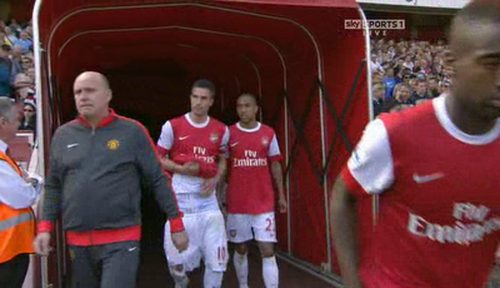 คนนี้หล่อมาก ฟาน เปอร์ซี ยังใส่กางเกงไม่เสร็จ