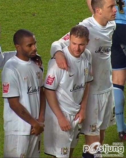 เสียวๆ หวิวๆ ไปกับฟุตบอล ดึงกันจนโผล่อีกแล้วนะ