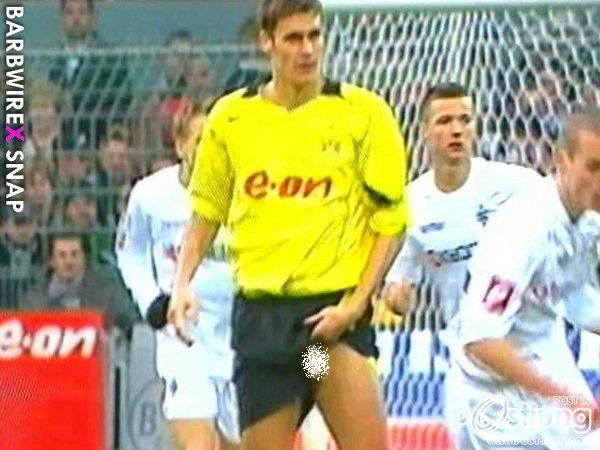 เสียวๆ หวิวๆ ไปกับฟุตบอล ดึงกันจนโผล่อีกแล้วนะ