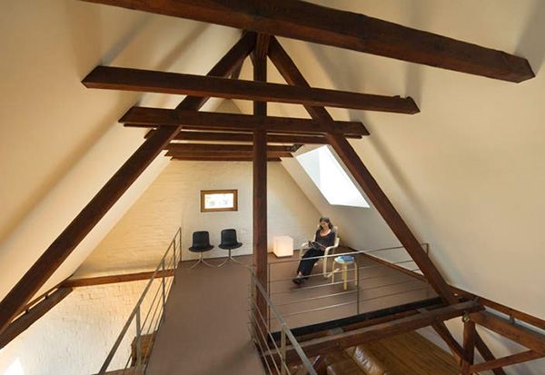 ชอบบันไดลอยแบบนี้อ่ะContemporary Timber House &ndash; German City Home