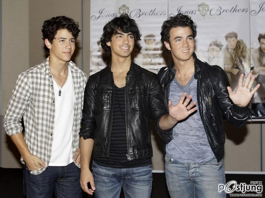 Jonas-Brothers 3 พี่น้องสุดยอดดด