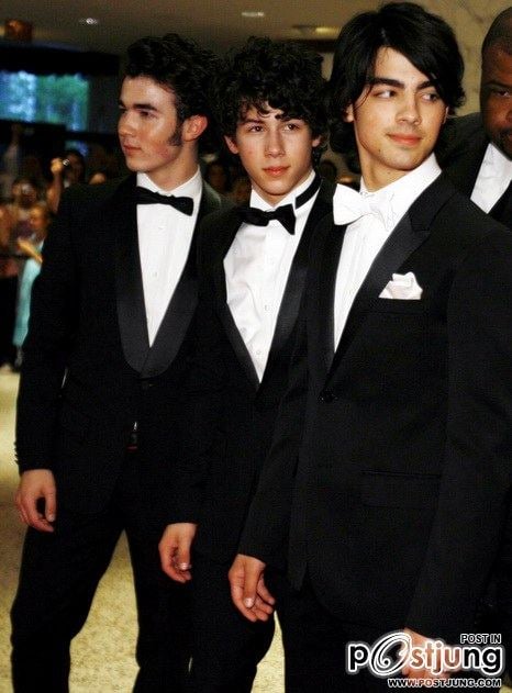 Jonas-Brothers 3 พี่น้องสุดยอดดด