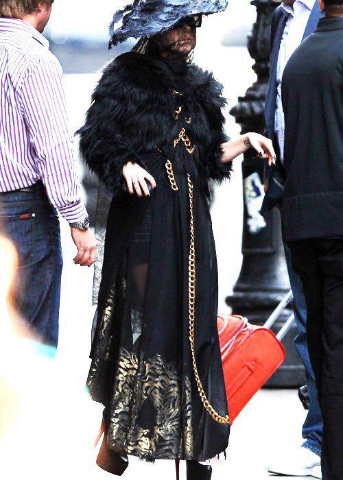 Lady Gaga ใน mv เพลง Marry The Night ?!?!?