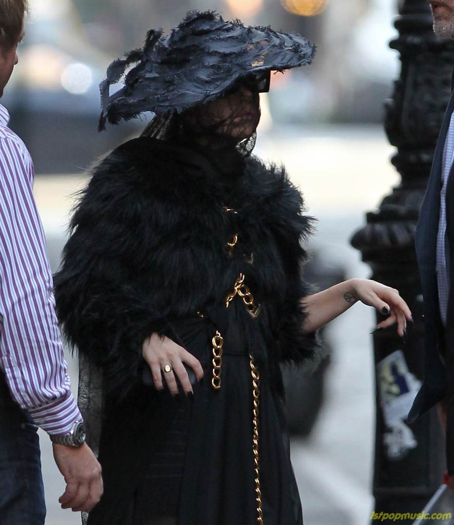 Lady Gaga ใน mv เพลง Marry The Night ?!?!?