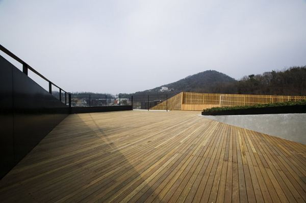Zen Style Architecture Brings Calm to Korean City