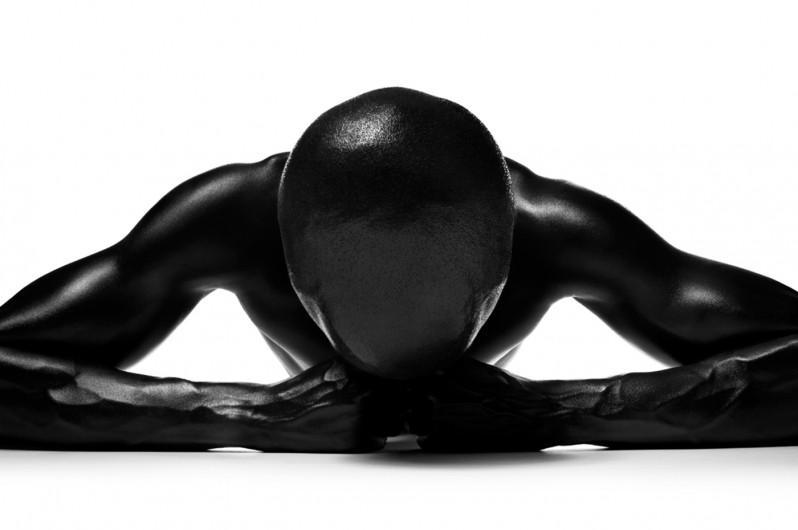 black model ดำมืดสนิท