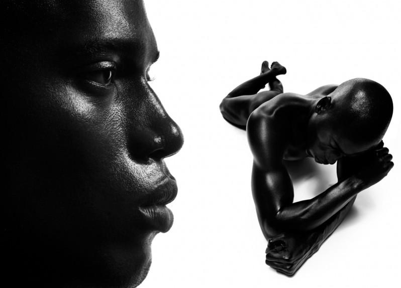 black model ดำมืดสนิท