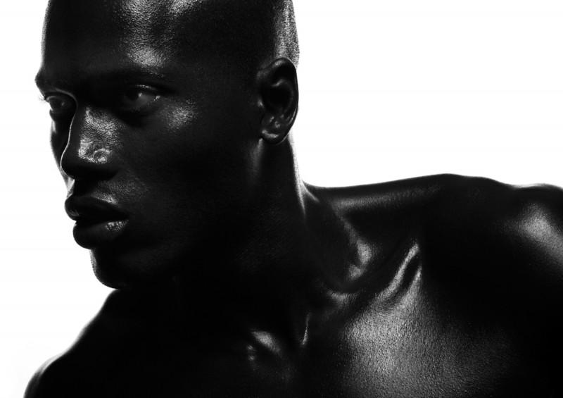 black model ดำมืดสนิท