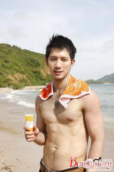 Men Hfash โชว์หล่อกลางหาด