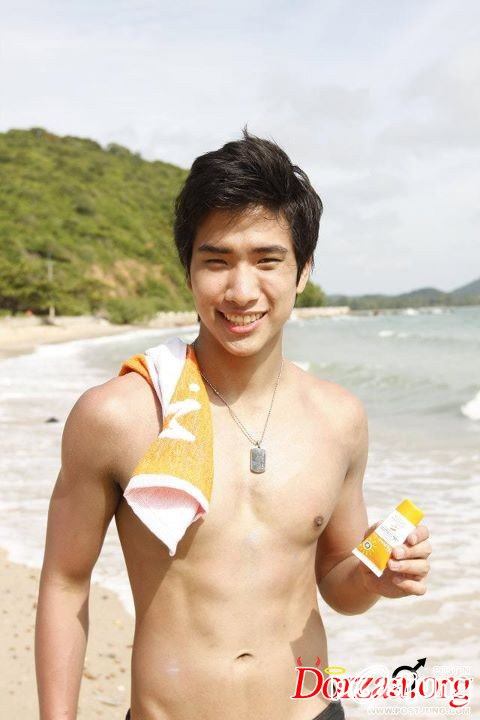 Men Hfash โชว์หล่อกลางหาด