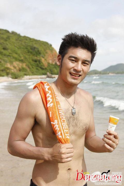 Men Hfash โชว์หล่อกลางหาด