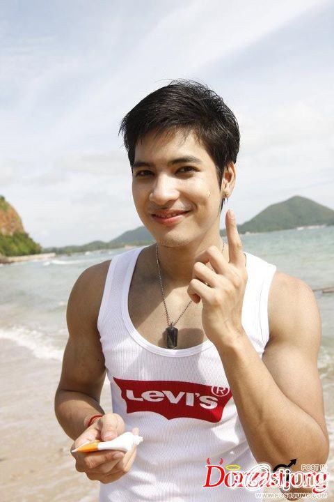 Men Hfash โชว์หล่อกลางหาด