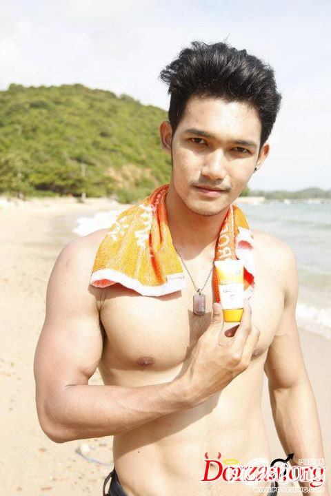 Men Hfash โชว์หล่อกลางหาด