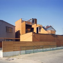 Japanese Wooden Houses: courtyard, multi-level decks and a loft