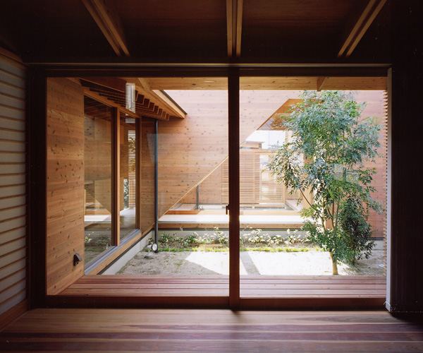 Japanese Wooden Houses: courtyard, multi-level decks and a loft