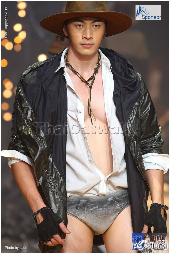 นายแบบหุ่นสุดยอดเลย