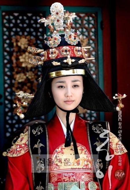 ชุดประจำตำแหน่งพระมเหสี