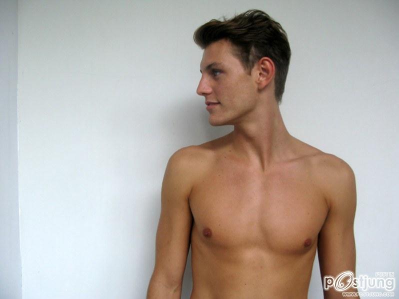 Photoshoot men album 371 : PETER LISSIDINI