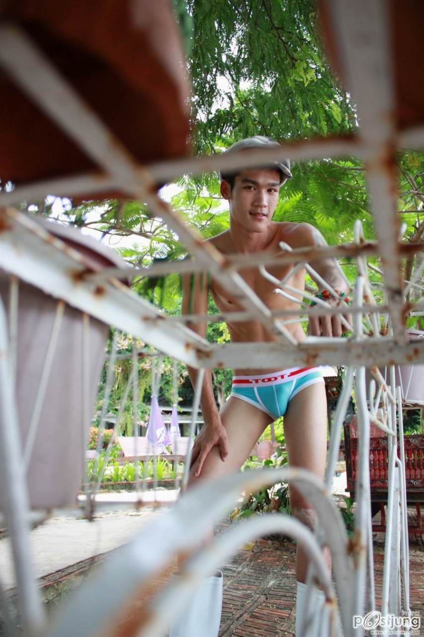 หนุ่มไทยล่ะอ่อนสูงชลูดดดด...