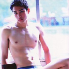 กลับมาแล้วก็ได้ครับ งุงิ เอาของมาฝาก คริๆ  By Chay-ake