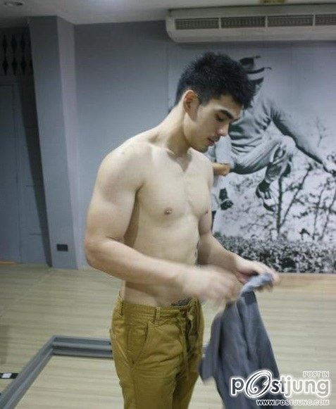 Men Hfash โอเล่ โชว์เดี่ยว