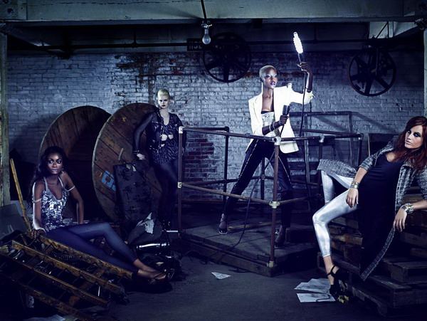 ไฮแฟชั่น สาวแสงไฟนีออน