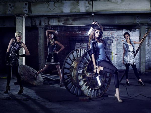 ไฮแฟชั่น สาวแสงไฟนีออน