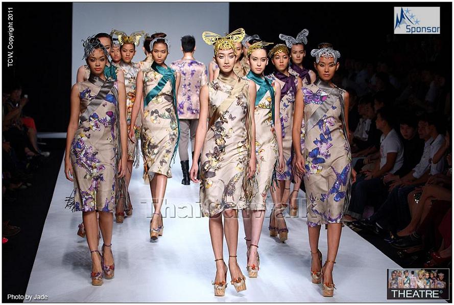 แพนเค้ก เธอคือนางเอกยอดนิยม นางแบบที่ฮ๊อต  ในงานElle Fashion Week 2011 // THEATRE , KAI , SANSHAI