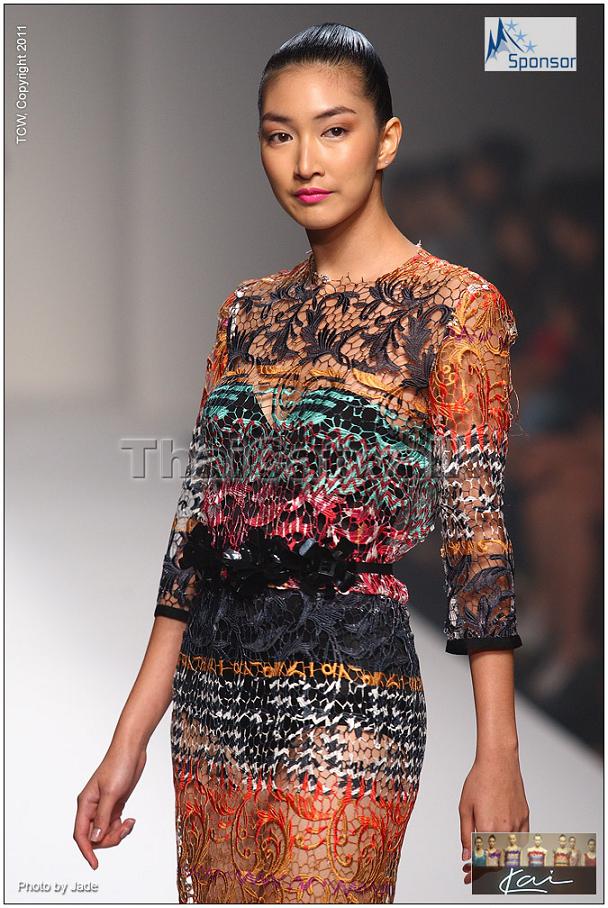 แพนเค้ก เธอคือนางเอกยอดนิยม นางแบบที่ฮ๊อต  ในงานElle Fashion Week 2011 // THEATRE , KAI , SANSHAI