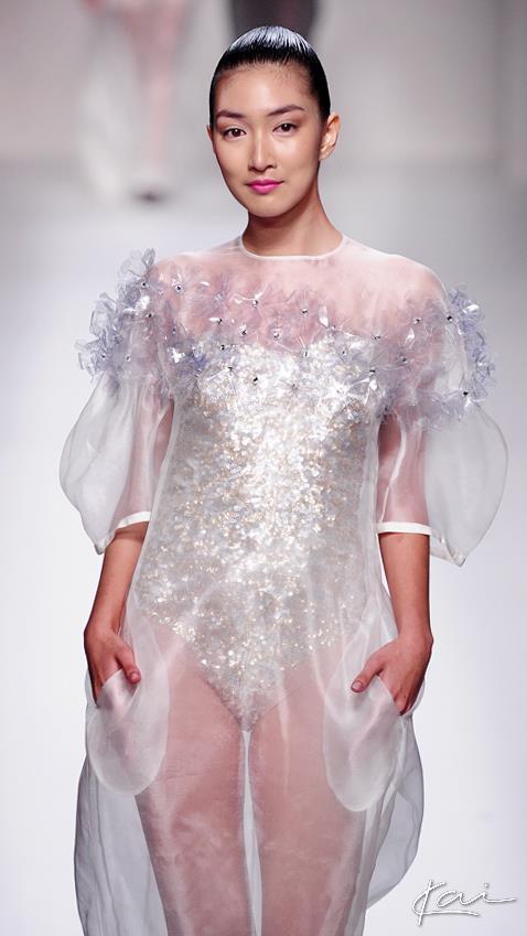 แพนเค้ก เธอคือนางเอกยอดนิยม นางแบบที่ฮ๊อต  ในงานElle Fashion Week 2011 // THEATRE , KAI , SANSHAI