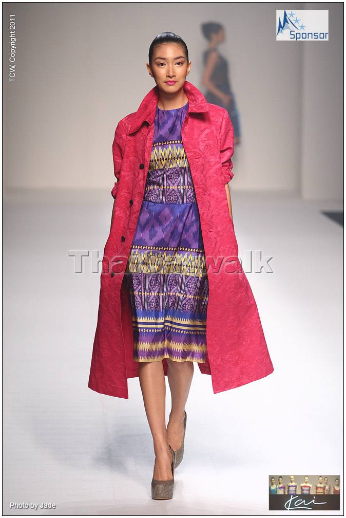 แพนเค้ก เธอคือนางเอกยอดนิยม นางแบบที่ฮ๊อต  ในงานElle Fashion Week 2011 // THEATRE , KAI , SANSHAI