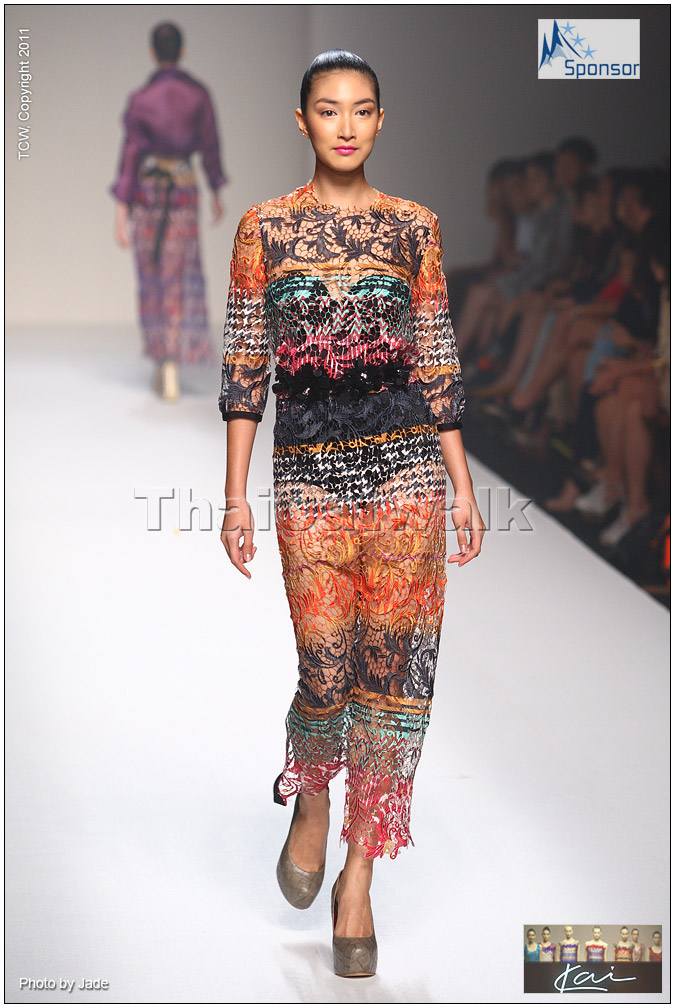 แพนเค้ก เธอคือนางเอกยอดนิยม นางแบบที่ฮ๊อต  ในงานElle Fashion Week 2011 // THEATRE , KAI , SANSHAI