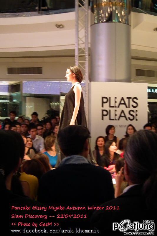 แพนเค้ก @Issey Miyake Autumn Winter 2011