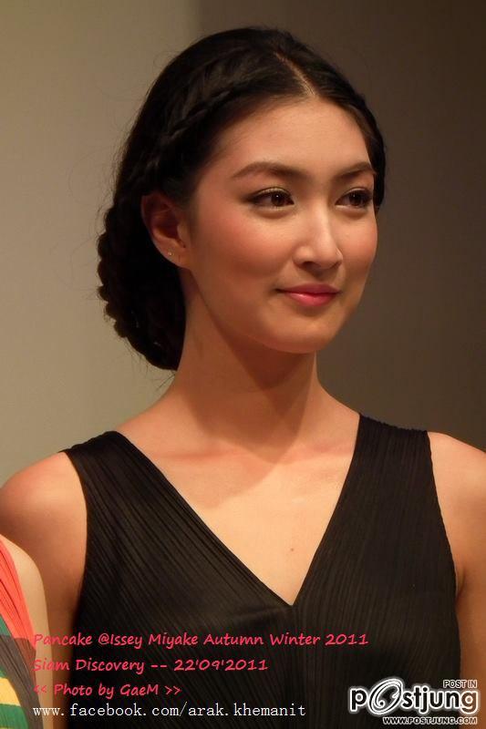 แพนเค้ก @Issey Miyake Autumn Winter 2011