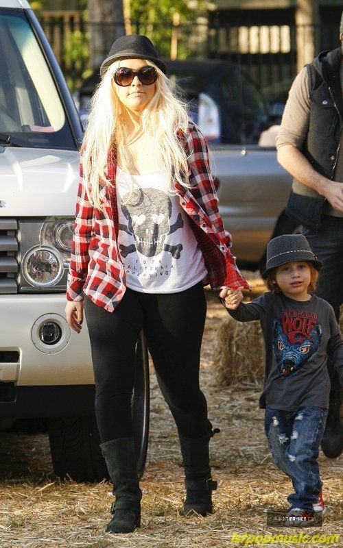 Christina Aguilera!!! พาน้อง Max กับสามี Matt ไปเที่ยวต้อนรับฮาโลวีน