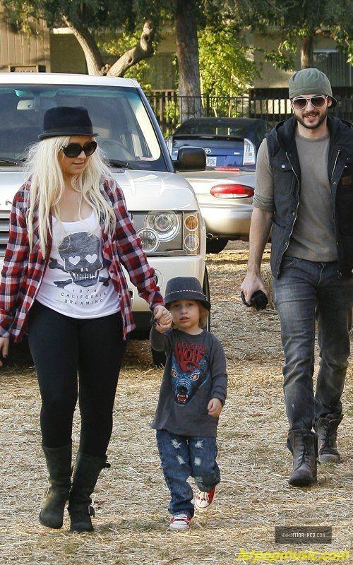 Christina Aguilera!!! พาน้อง Max กับสามี Matt ไปเที่ยวต้อนรับฮาโลวีน