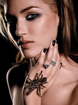 ไฮแฟชั่น เครื่องประดับเพชรพร้อม แมงมุม ทารันทูล่า ให้กับ เวอร์ราจิโอ