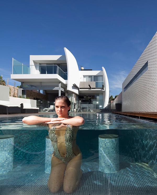 Concrete Walls Home Inspired by Ship Sails