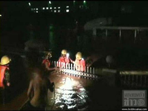 กู้ภัยจีนช่วยเหลือผู้โดยสาร 42 ชีวิต ที่ติดอยู่ภายในรถบัส หลังถูกน้ำท่วมสูง