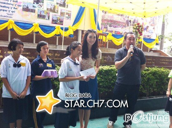 แพนเค้ก มอบทุนการศึกษาที่ จ.อ่างทอง