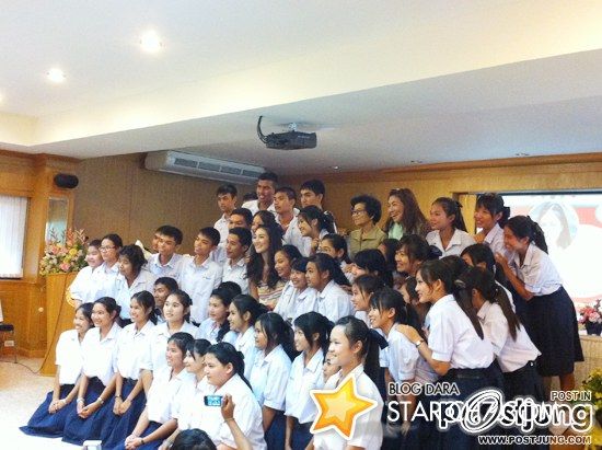 แพนเค้ก มอบทุนการศึกษาที่ จ.อ่างทอง