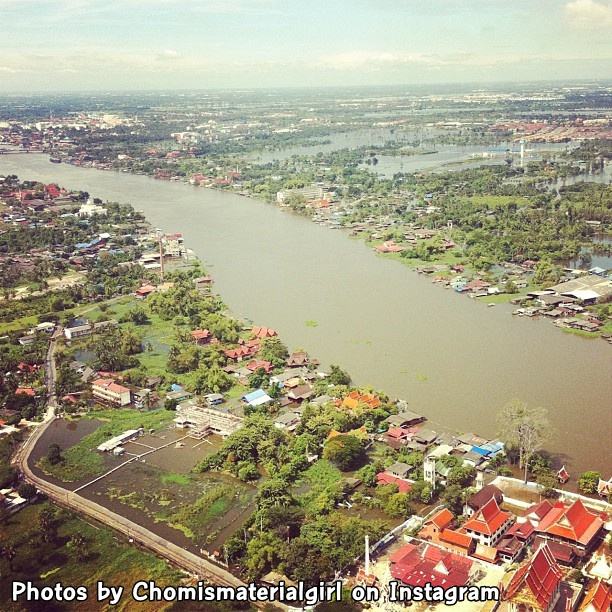 ชมพู่ อารยา ช่วยเหลือผู้ประสบภัยน้ำท่วม